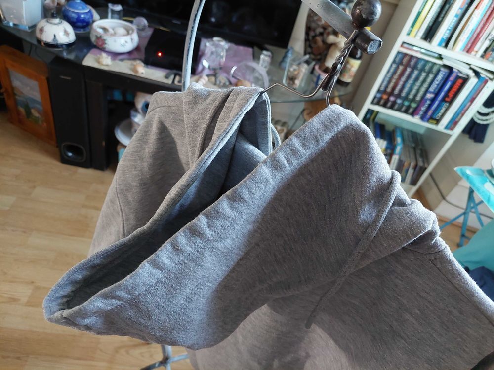 Sweat capuche taille XS Vêtements