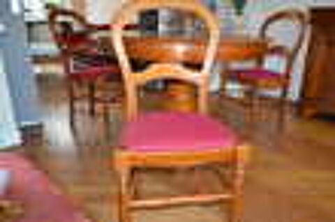 une table ronde 
Meubles