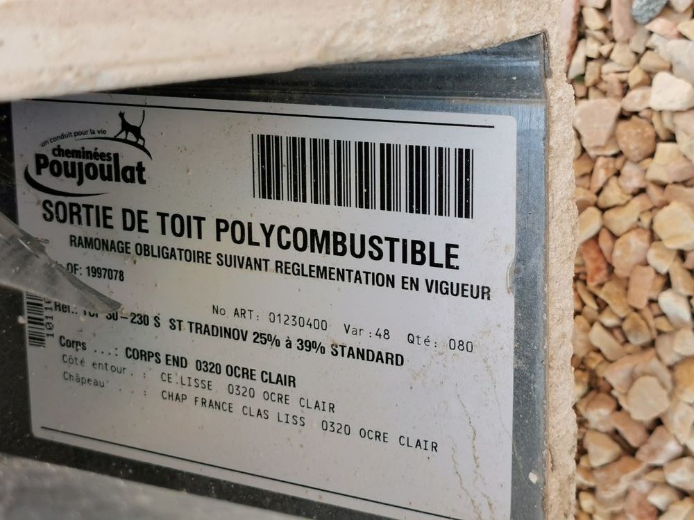 Ensemble sortie toit embase conduits chemin&eacute;e Poujoulat Bricolage