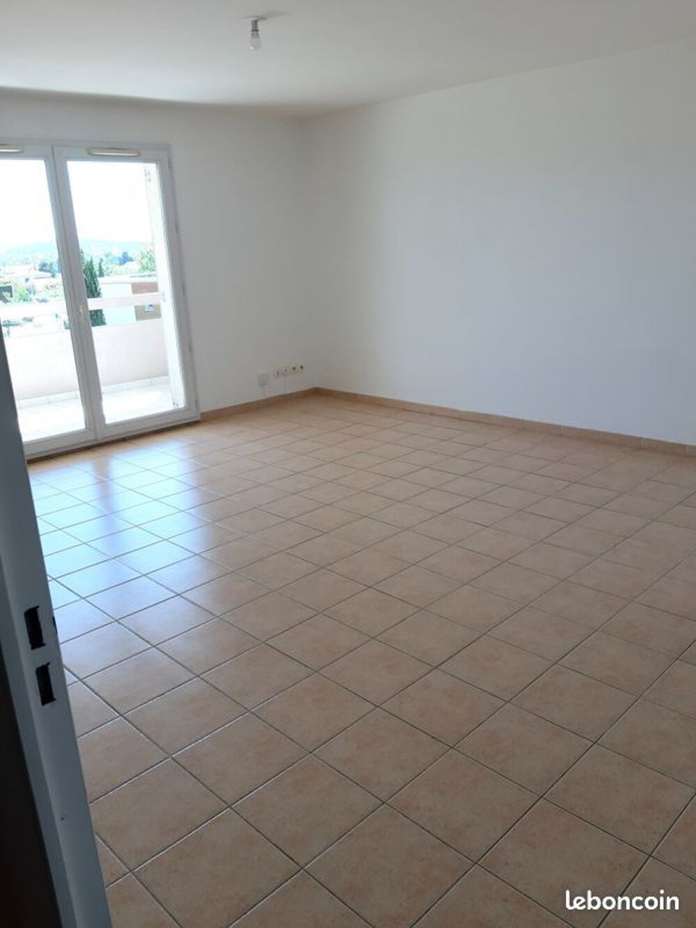 Location Appartement appartement type 3  résidence fermée Vitrolles