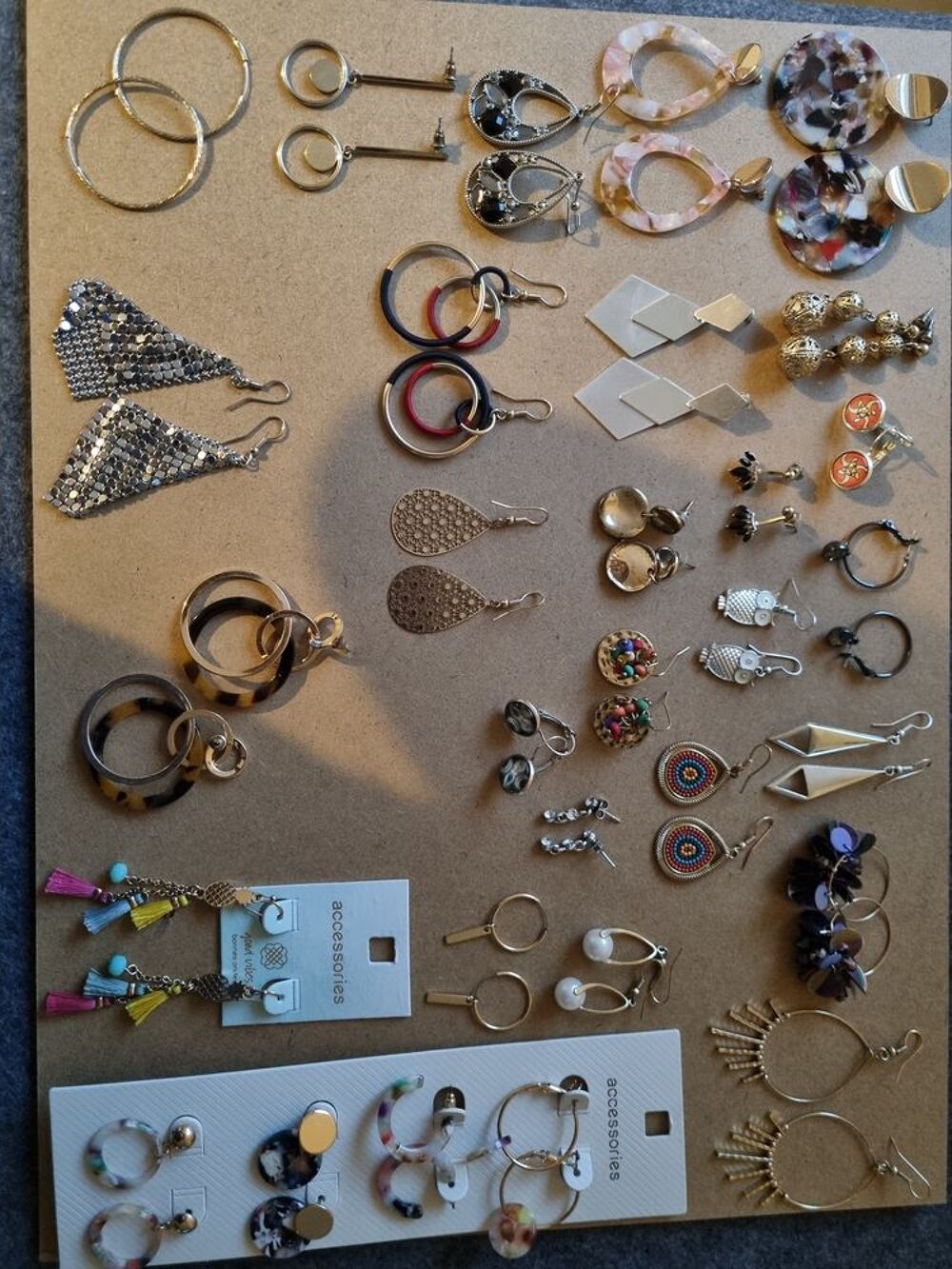 Lot de 30 paires de boucles d'oreilles Bijoux et montres