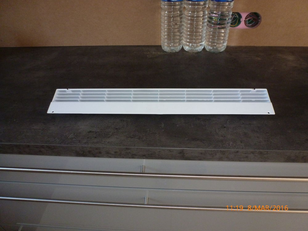 GRILLE D'AERATION POUR REFRIGERATEUR integr&eacute; Electroménager