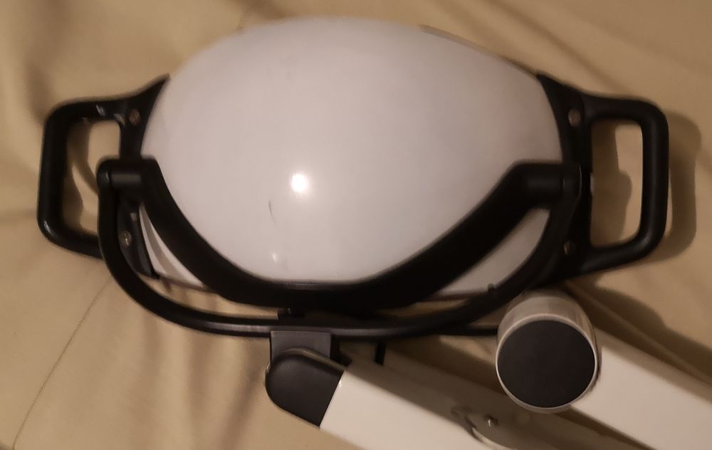Lampe scialytique articul&eacute;e. Décoration