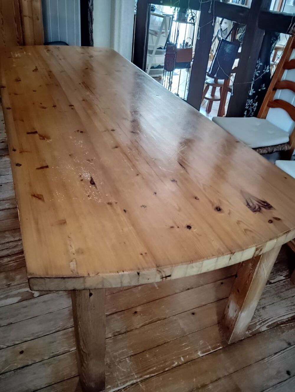 C&egrave;de grande table monast&egrave;re Meubles