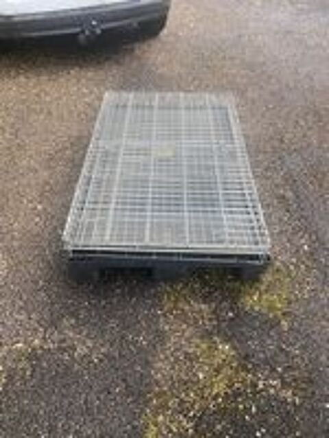   Cages pliantes pour chiens L 1,10m l 0.70m H 0,70m 