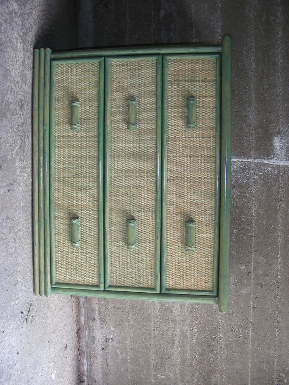 commode en rotin 3 tiroirs. couleur vert amande. Meubles