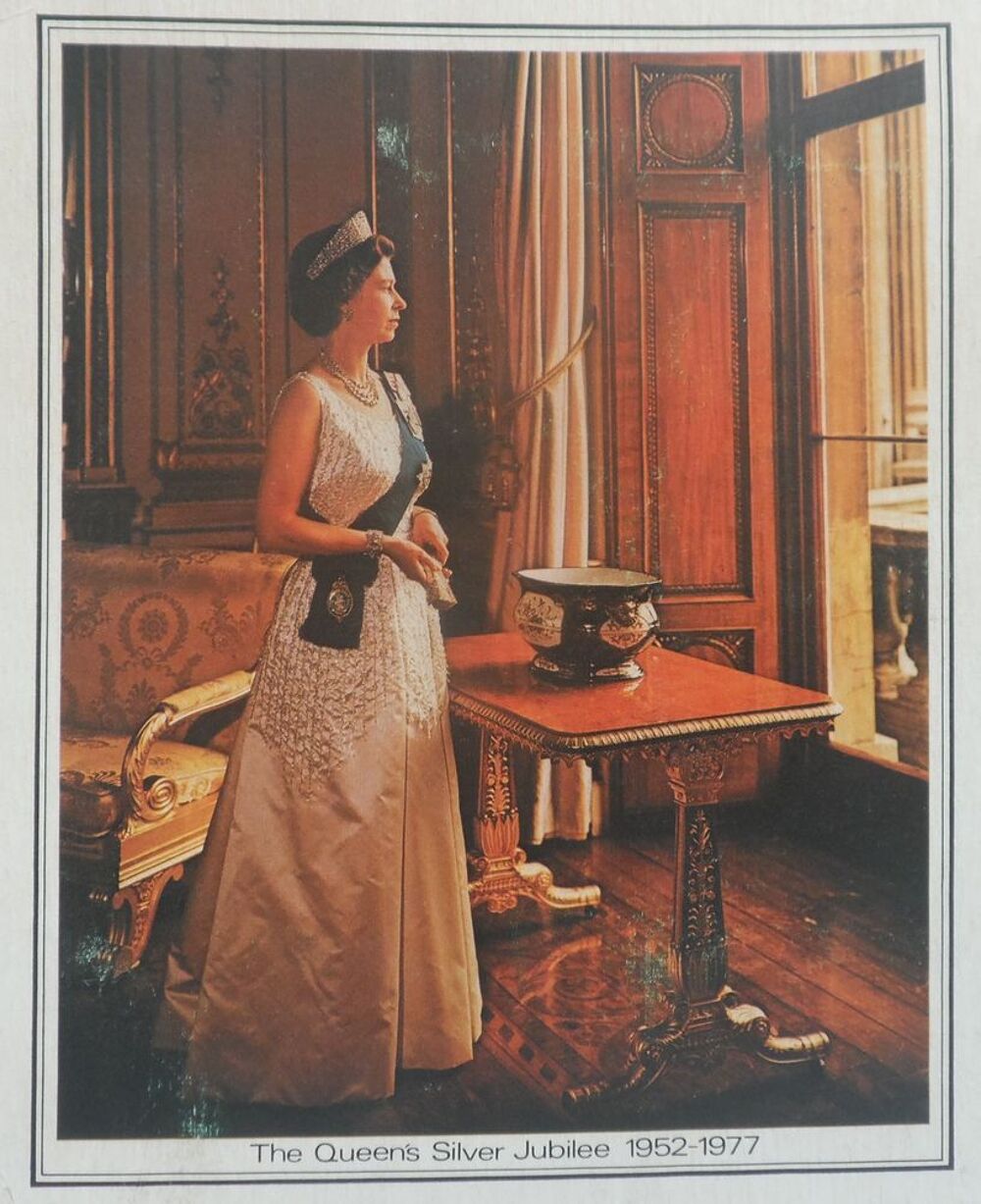PUZZLE 300 P. BOIS ED. FOR SILVER JUB. QUEEN ELISABETH II 