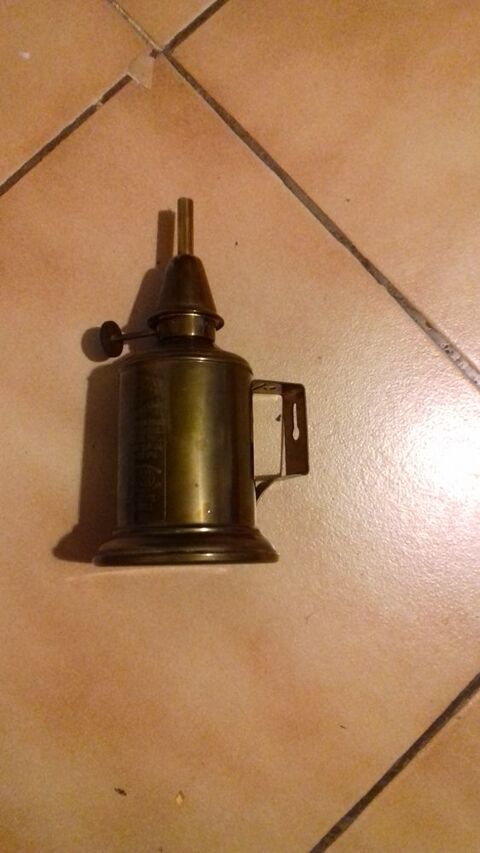 V�ritable lampe pigeon en laiton, tr�s ancienne
35 Sept�mes-les-Vallons (13)