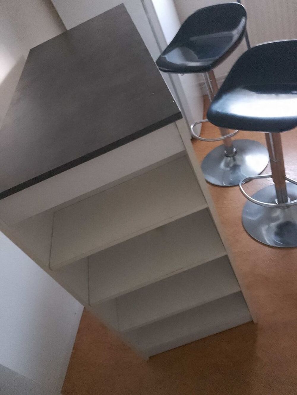 table haute et 2 tabourets de bar Meubles