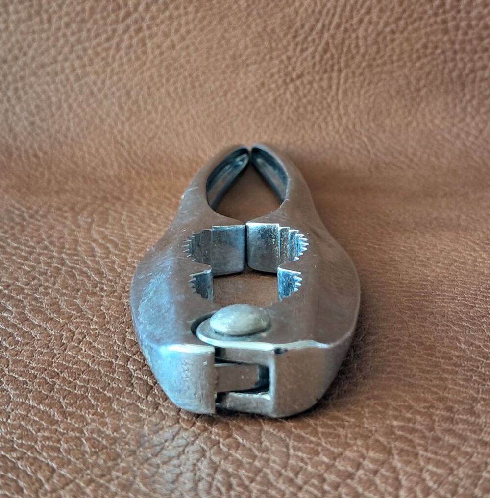casse noix noisettes en m&eacute;tal argent&eacute; 15,5x4 cm Cuisine