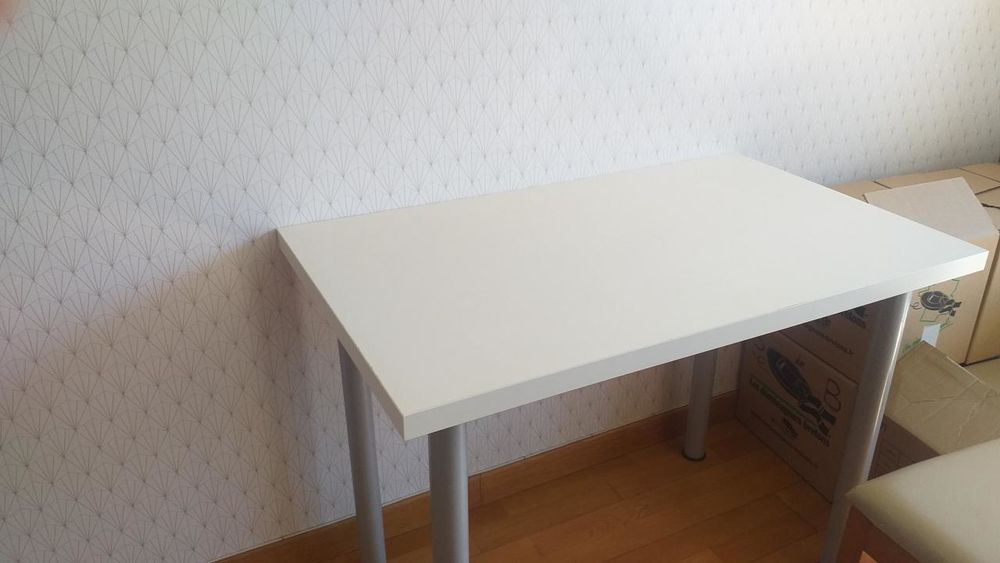 TABLE BEIGE IKEA Meubles