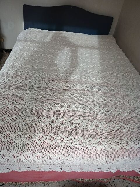 Jete de lit - Couvre lit ancien crochet fait main - 220x220 36 Bagnols-sur-Cze (30)
