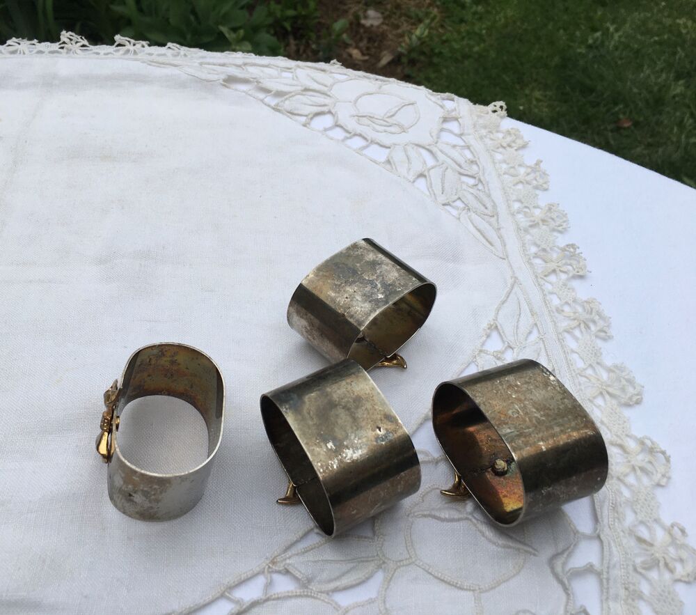 4 ronds de serviettes vintage, anneaux en m&eacute;tal argent&eacute; Cuisine