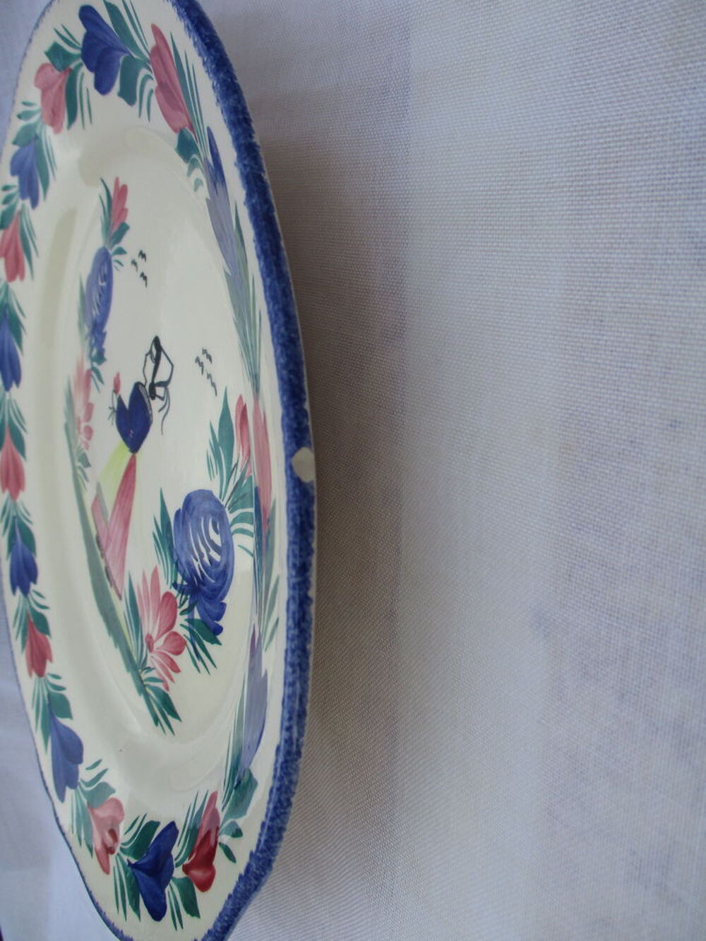 Assiette en Fa&iuml;ence avec D&eacute;cor "Breton" - Pour la D&eacute;coration Décoration