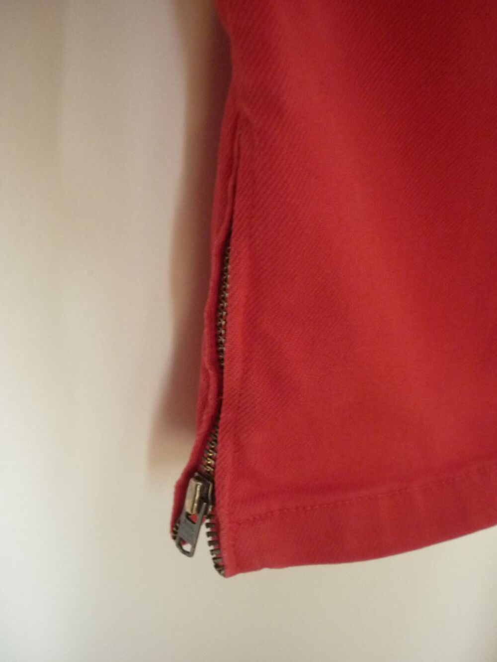 JEAN ROUGE Vêtements