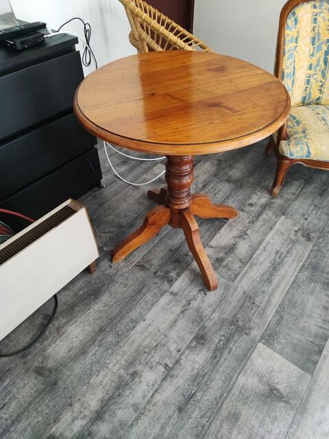table  guridon  en merisier 0 Saint-Hilaire-de-Riez (85)
