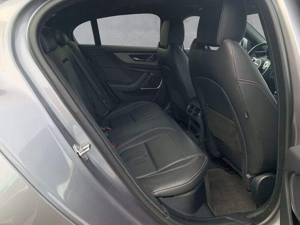 XE D180 BVA R-Dynamic SE 2019 occasion 38440 Saint-Jean-de-Bournay