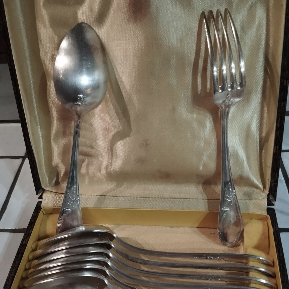 coffret de couverts en metal argent&eacute; Electromnager