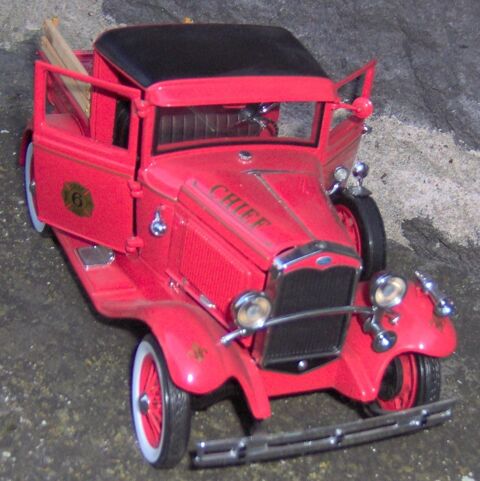 Camion pompiers  Ford  modle rduit 1/18me 80 Clermont-Ferrand (63)