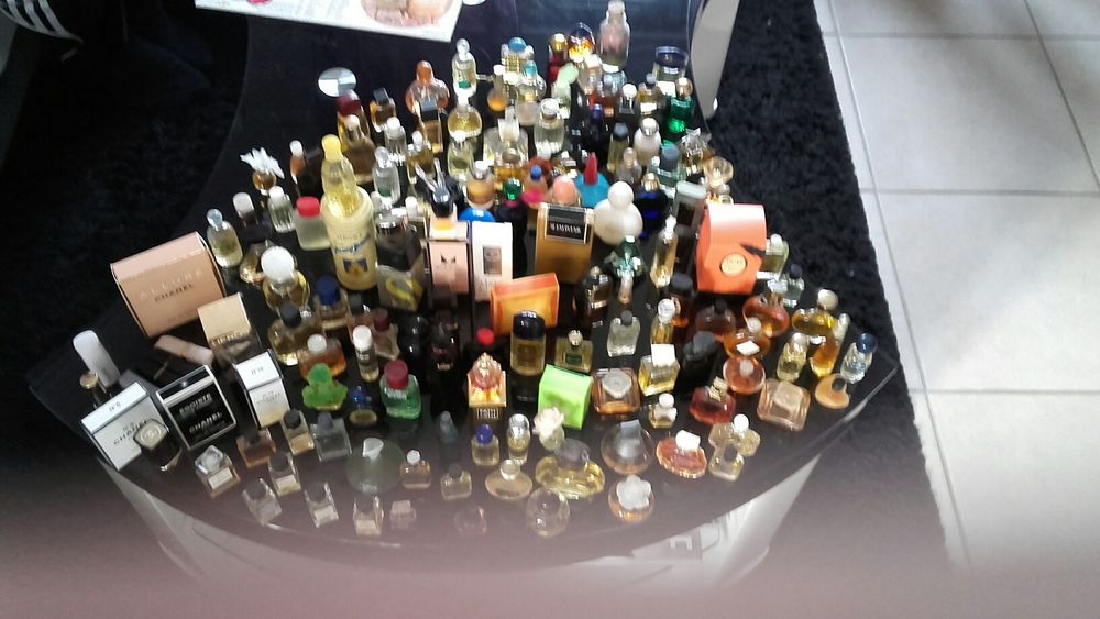 vends belle collection de parfum et miniatures avec boite 