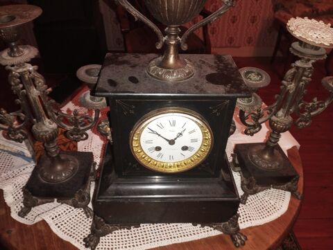 Horloge de chemin�e en marbre noir et d�tails dor�s 50 Carbonne (31)