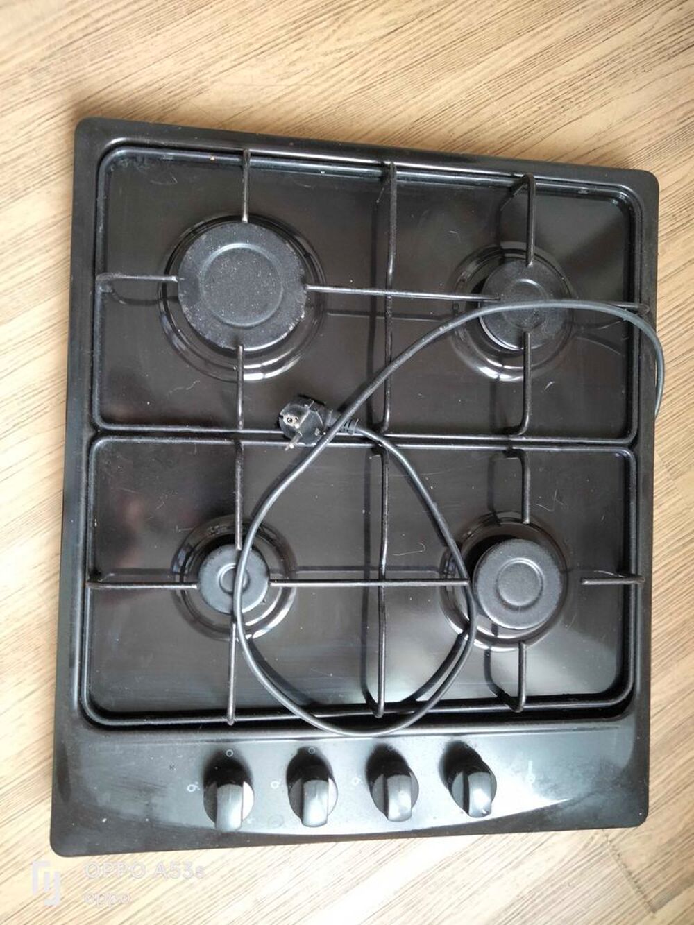 machine &agrave; coudre, plaque de cuisson &agrave; gaz, petite t&eacute;l&eacute;vision Electroménager