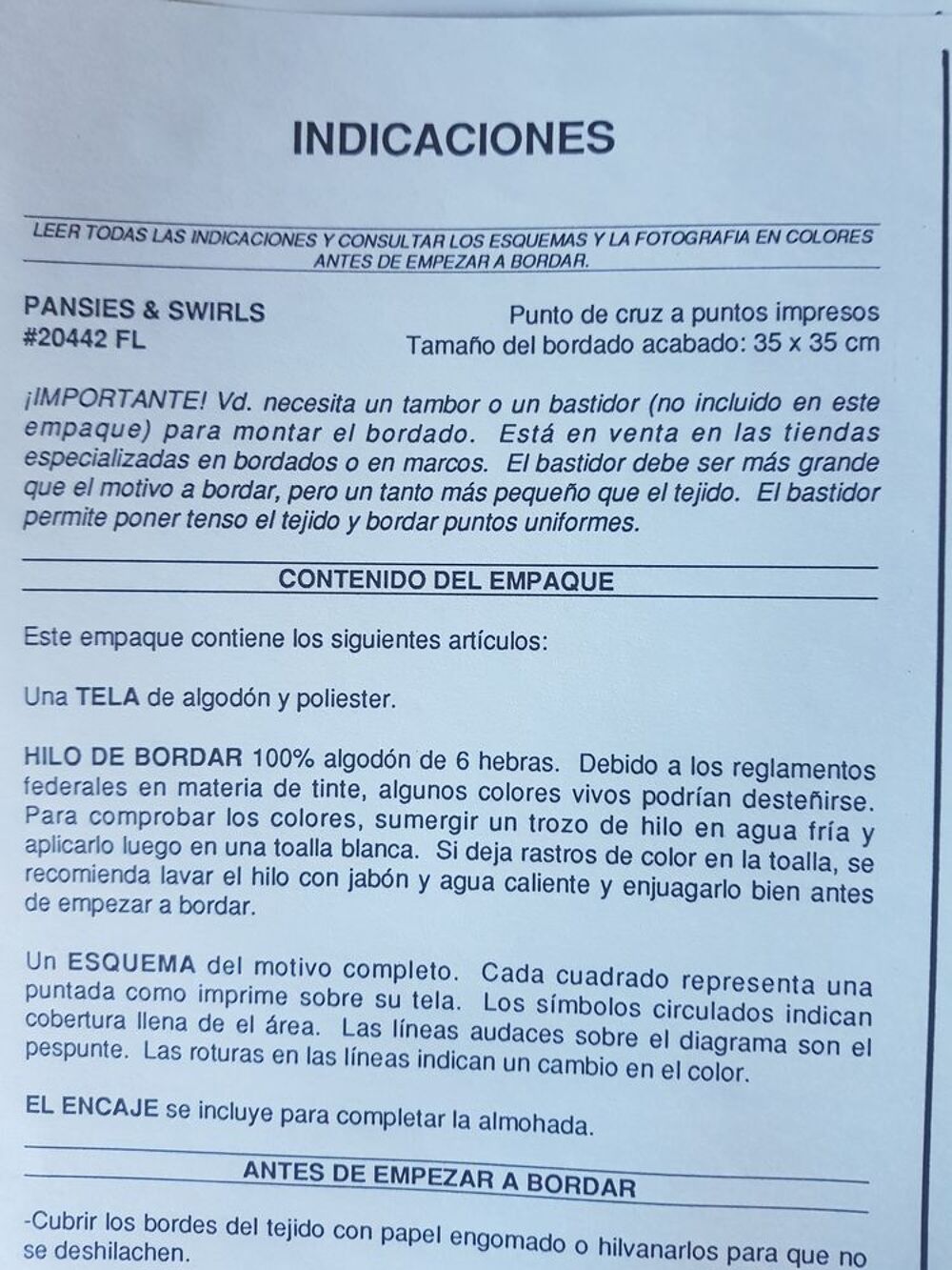 KIT A BRODER DESIGN VINTAGE " OREILLER PENSEES ET TOURBILLON D�coration