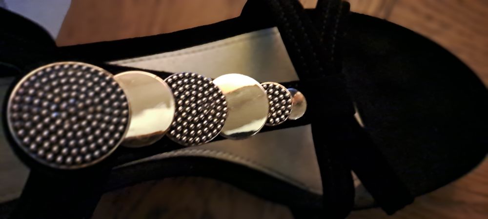 Chaussure femme ete
Pointure 37
Chauss&eacute; tr&egrave;s bien
Chaussures