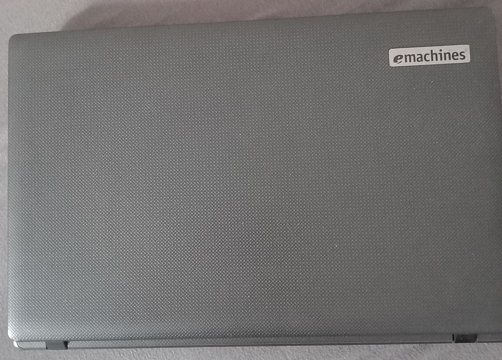PC PORTABLE e machine Matériel informatique