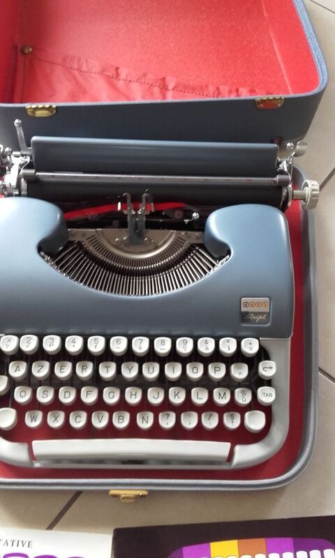 Machine à écrire JAPY 30 Milly-la-Forêt (91)