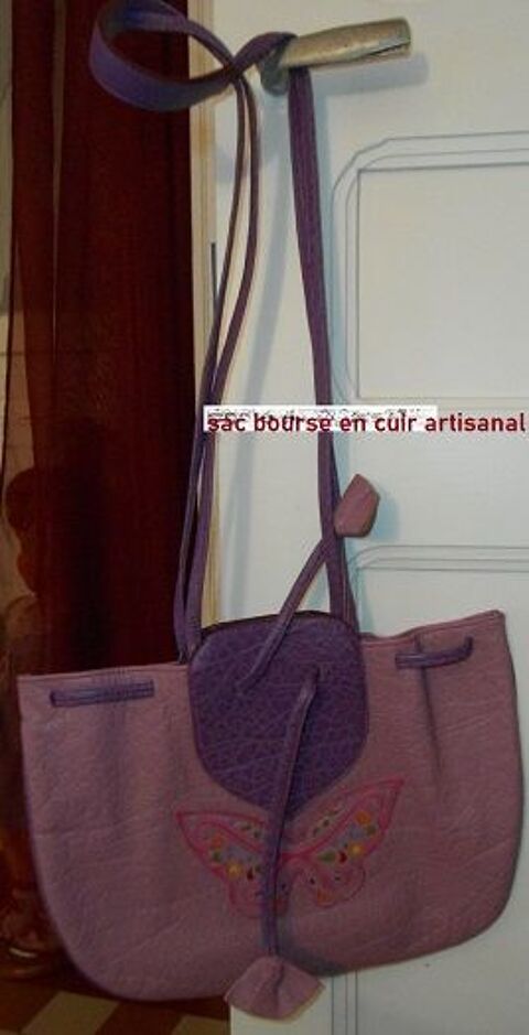 sac bourse en cuir artisanal
88 Mirande (32)