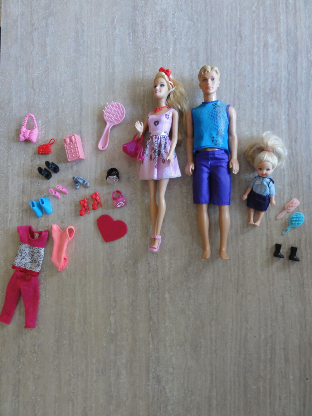  Poup&eacute;es Barbie + Ken + Fille + accessoires. Jeux / jouets