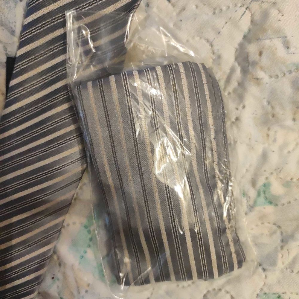 Ensemble cravate pochette et n&agrave;..."ud papillon sp&eacute;cial c&eacute;r&eacute;monie neufs Vêtements