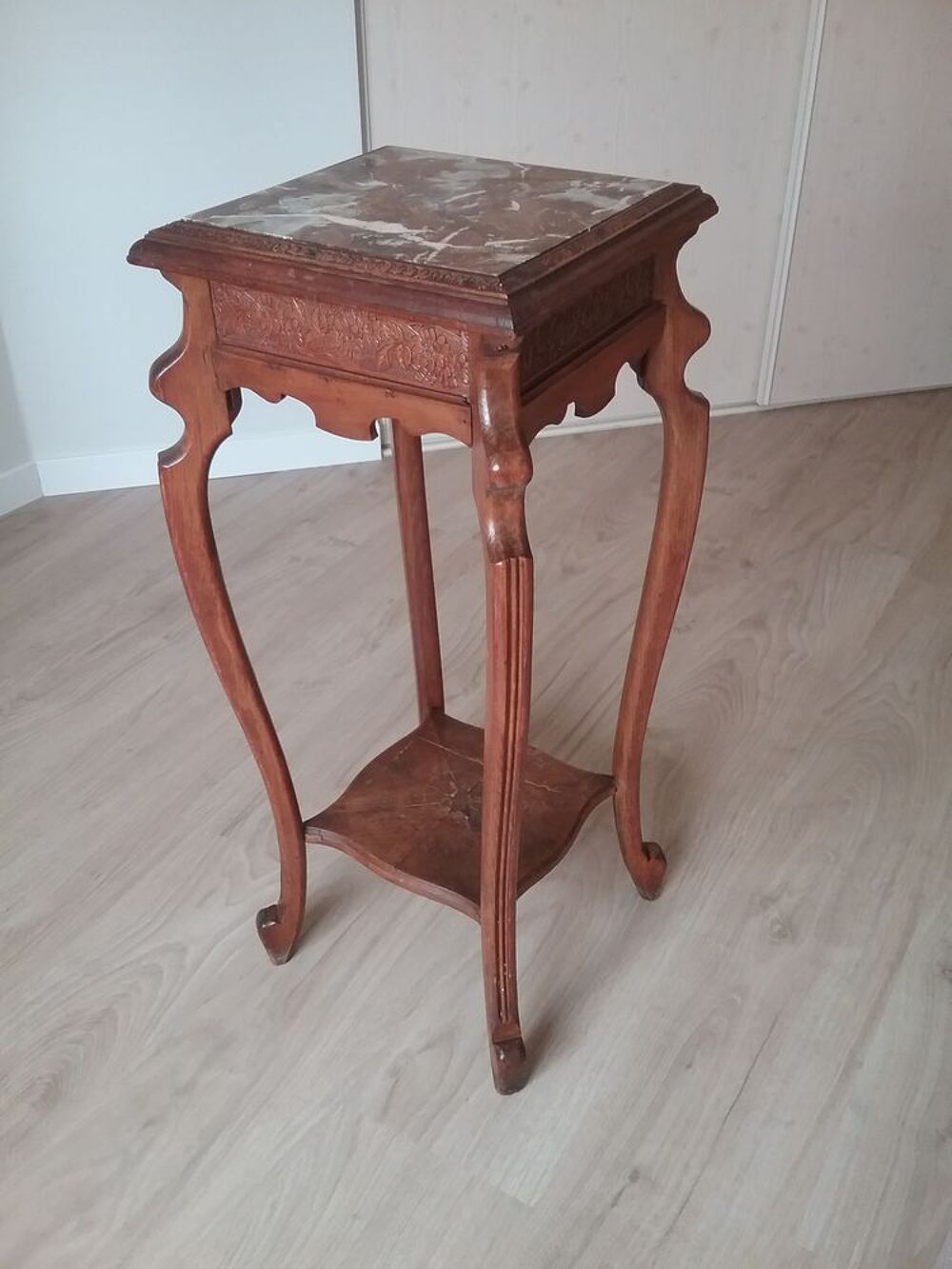 Selette en bois dessus marbre Meubles