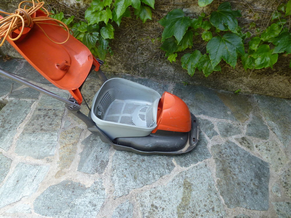 Tondeuse &eacute;lectrique FLYMO HOVER COMPACT 330 Jardin