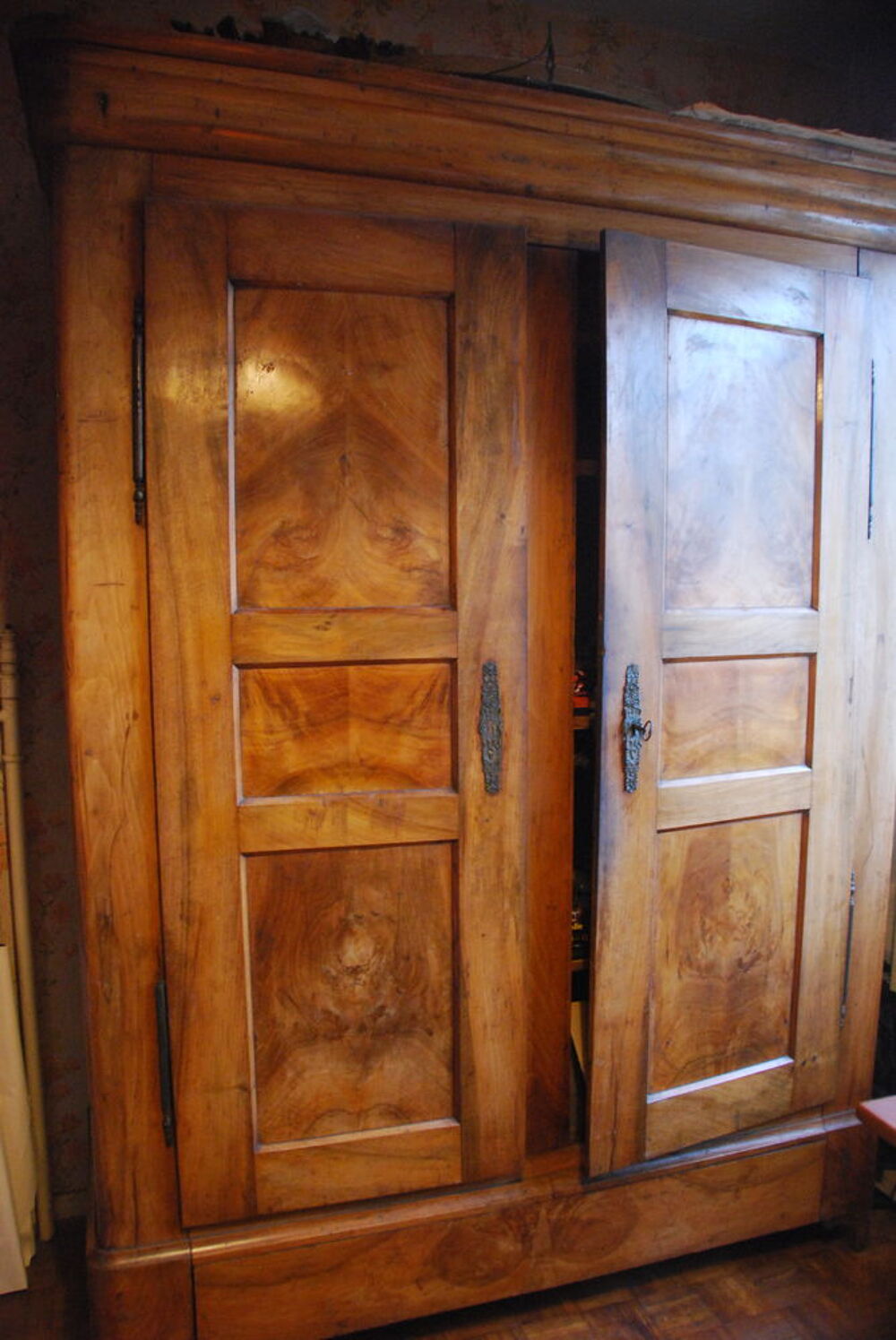 armoire ancienne en noyer Meubles