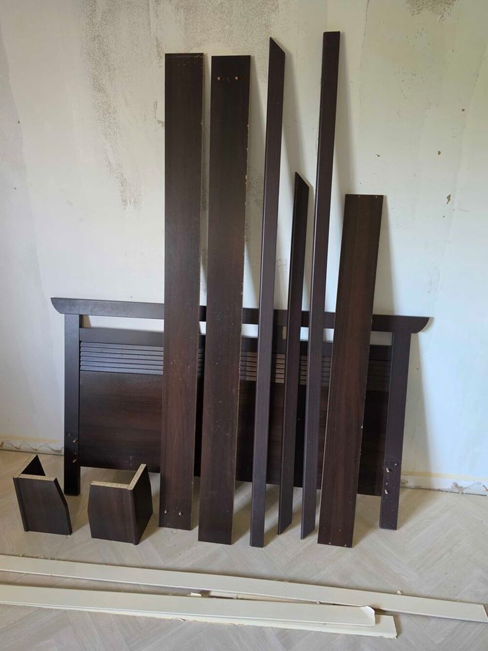 lit 140*190 avec chevet et sommier Meubles
