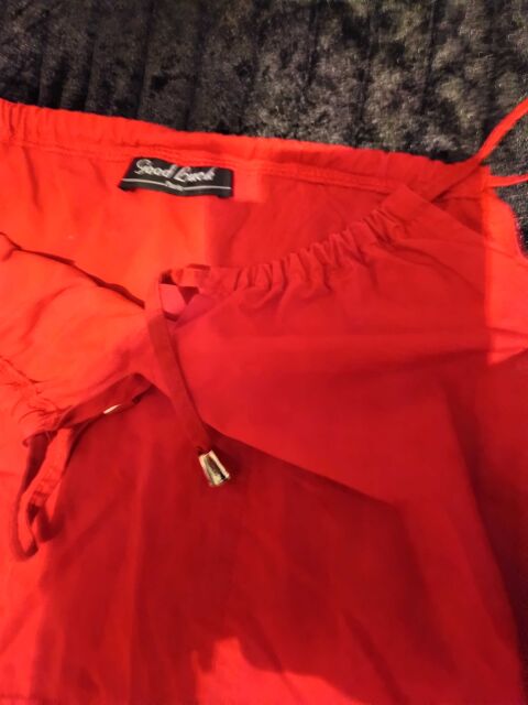 robe rouge longue rglable 20 Prades (66)