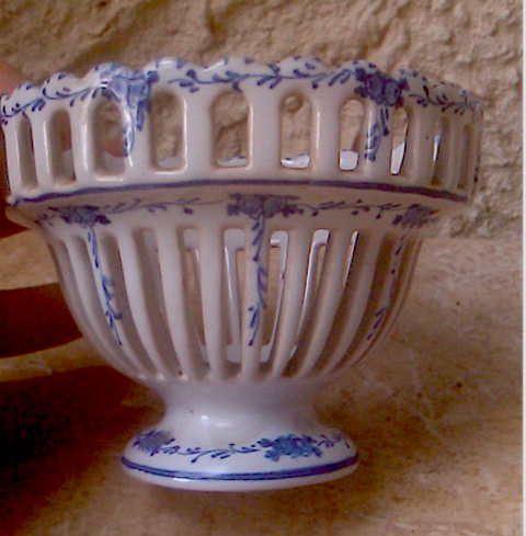 Coupelle haute ou petit photophore en porcelaine ajour� bleu 10 Roquefort-les-Pins (06)