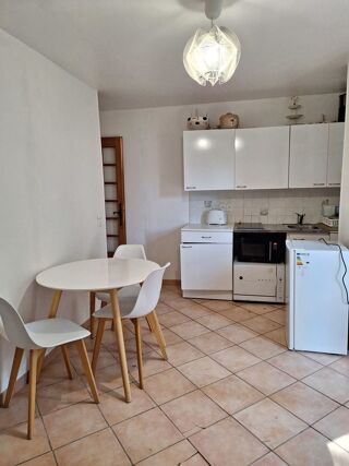  Appartement à louer 2 pièces 50 m² Solliès-pont