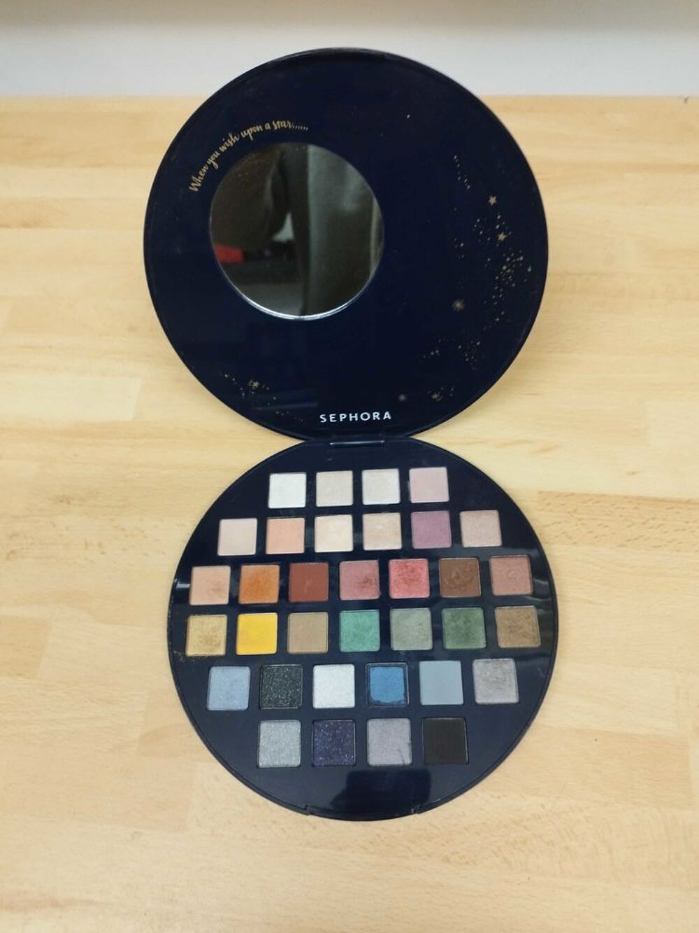 SEPHORA
LA CHASSEUSE D'ETOILES
STAR CATCHER
Palette de fards &agrave; paupi&egrave;res. Eyeshadow palette Bijoux et montres
