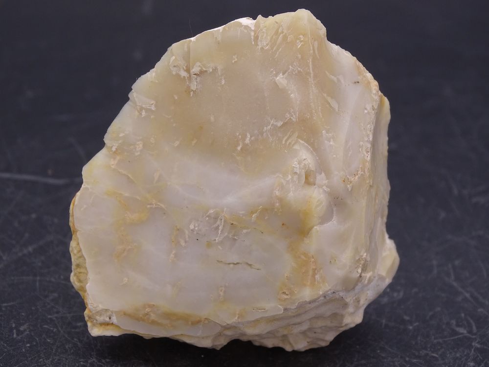 Opale brute , Cantal , France 90gr 58 x 55 x 36 mm 