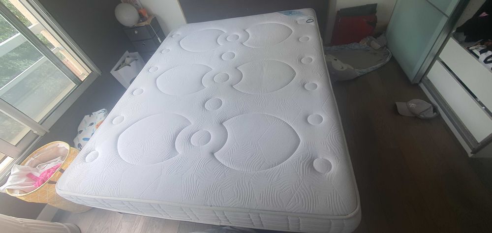 matelas king seize Meubles