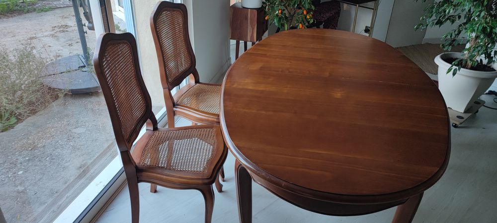 table ovale en meurisier , 8 chaises Meubles