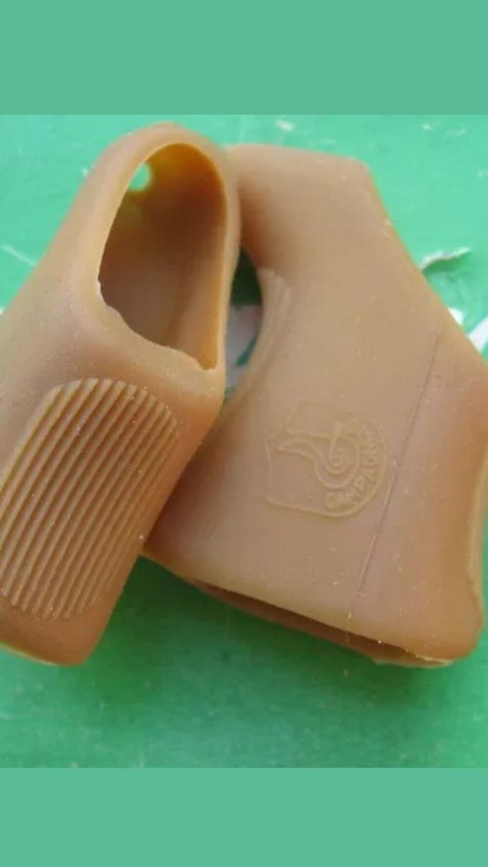 LES CAOUTCHOUCS * CAMPAGNOLO Vélos