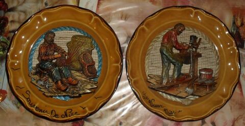 Lot de 2 Assiettes murales en relief vieux m�tiers 25 Montreuil (93)