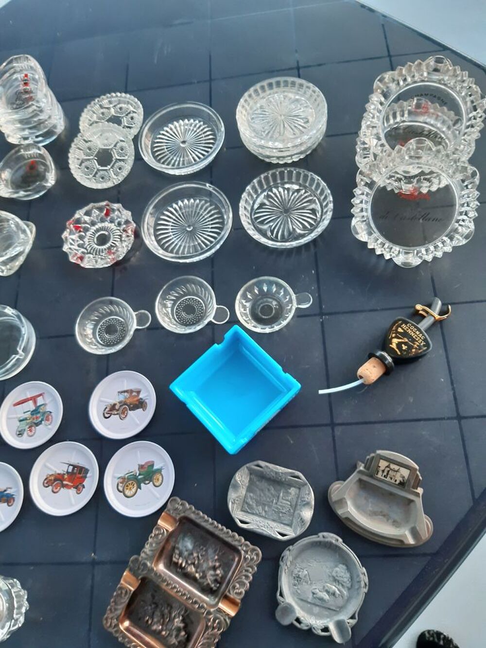 Cendriers &amp; Sous-verres ou bouteilles anciens. Décoration