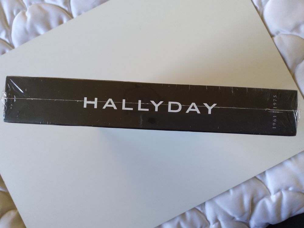 JOHNNY HALLYDAY coffret neuf 1961-1975 CD et vinyles
