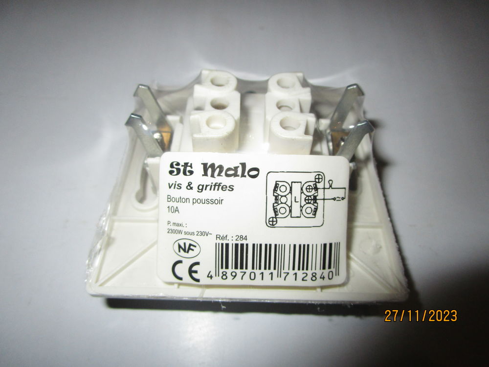 boutons poussoir blanc avec LED marque "st Malo" Bricolage