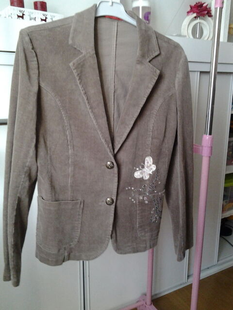Veste SANPRIT XL VELOURS 
COMME NEUVE 10 Le Coudray (28)